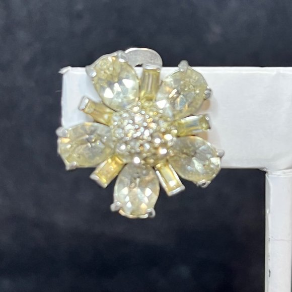 Vintage Rhodium Plated Rhinestone Floral Clip On Earrings (3292) - Picture 2 of 7